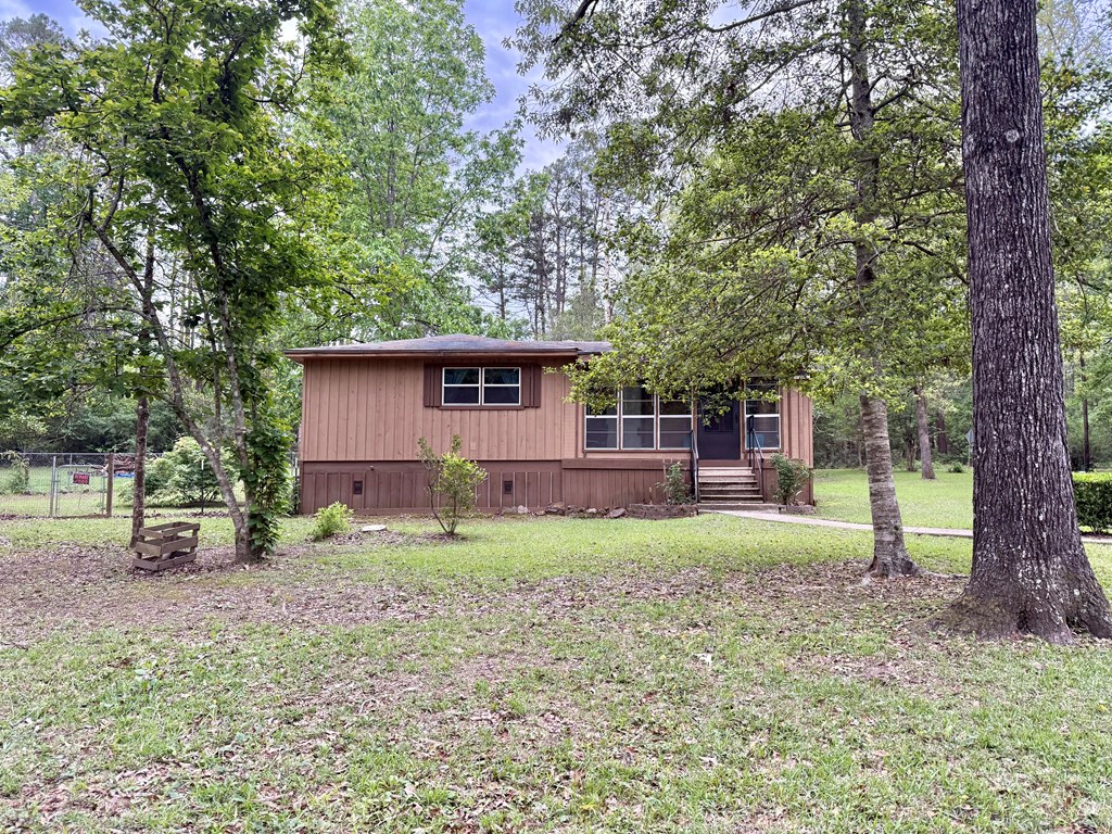 672 Midlake Drive N