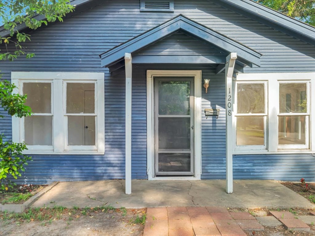1208 Wells Street