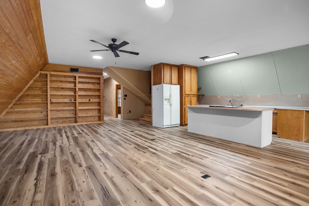 543 Lake Side Drive