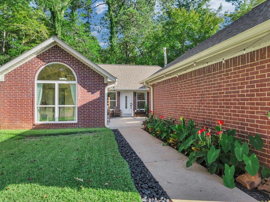 713 St. James Place