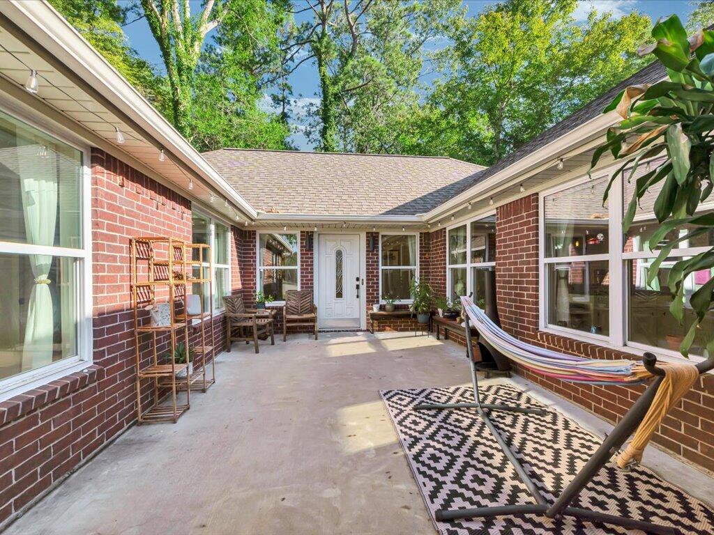713 St. James Place