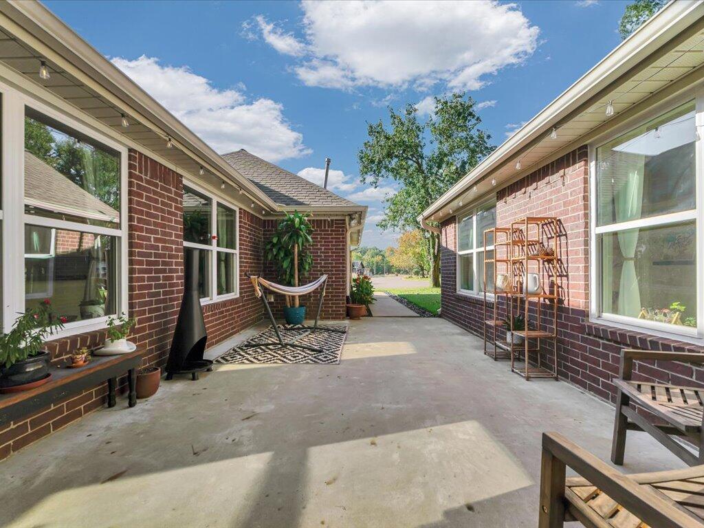713 St. James Place