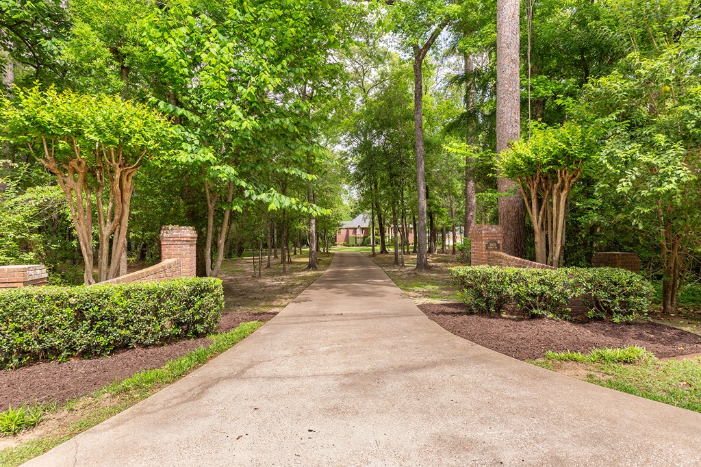 1003 Harmony Hill