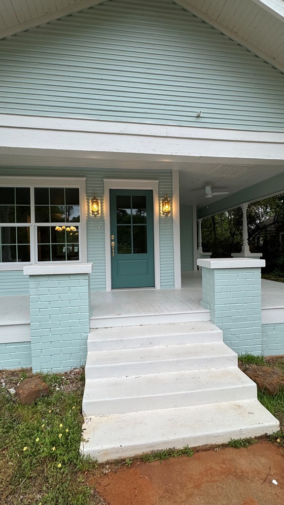 219 E Austin St