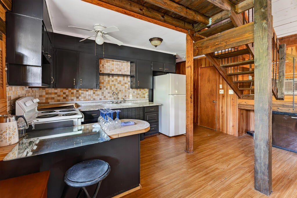 1099 Lazy Acres