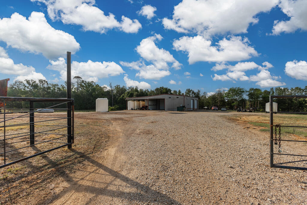 22410 US 59 N