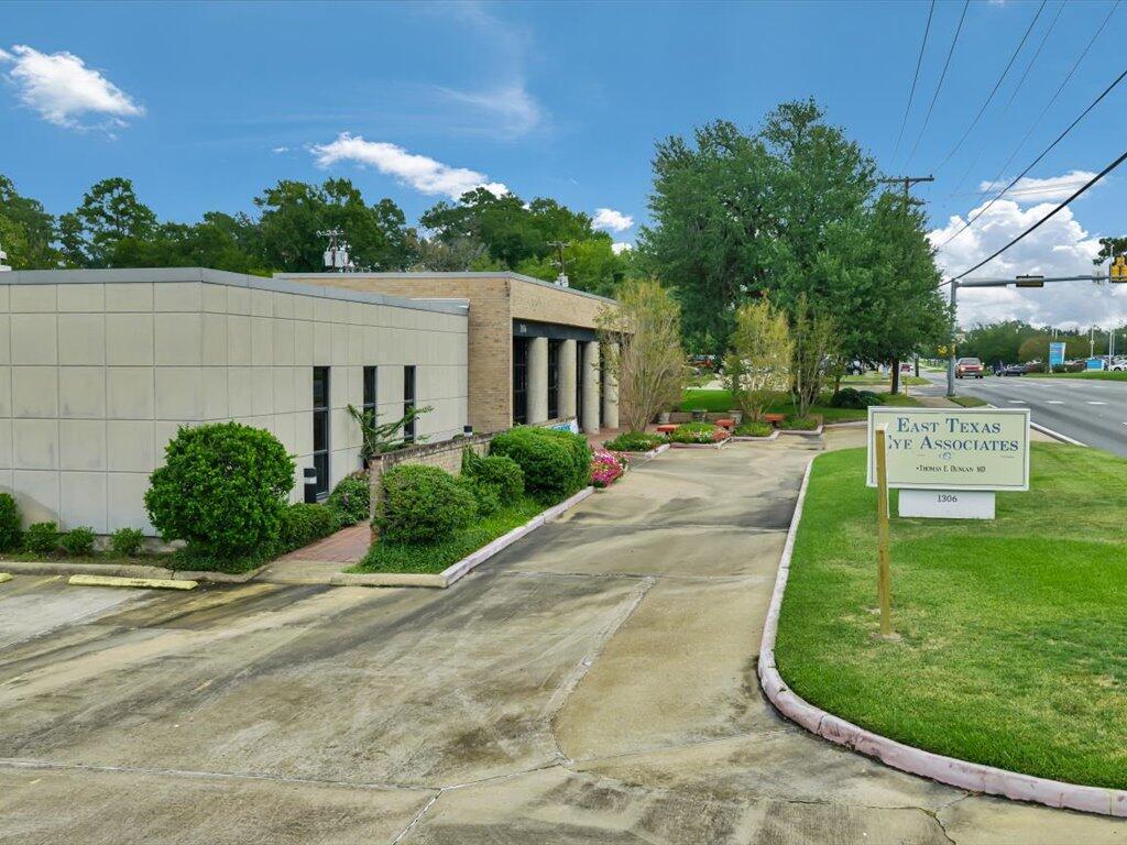 1306 FRANK AV.
