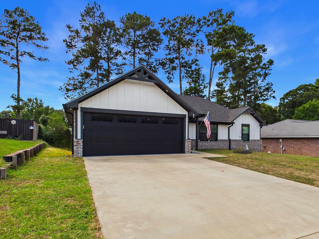 809 Scarlet Oak Street