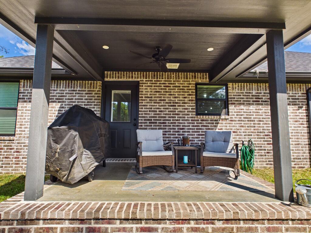 809 Scarlet Oak Street