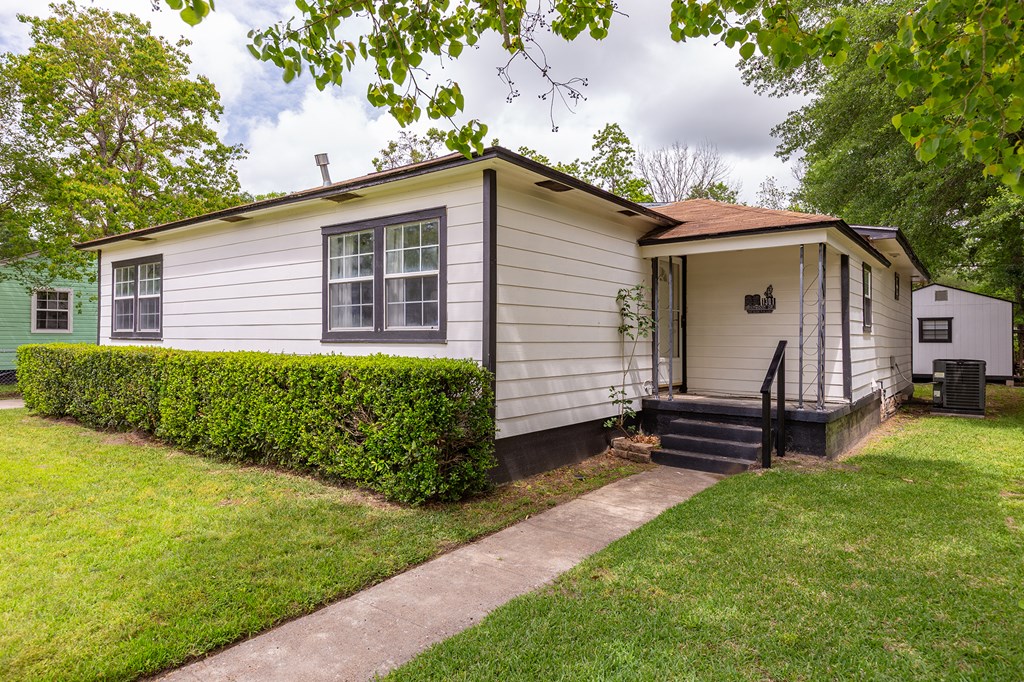 1301 Briarwood Dr