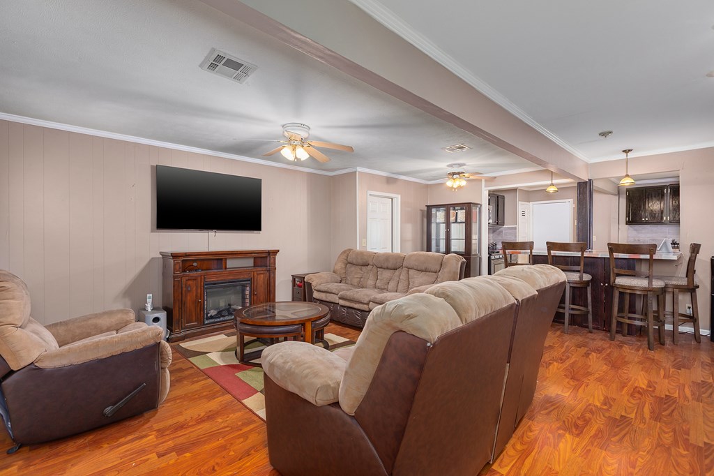 1301 Briarwood Dr