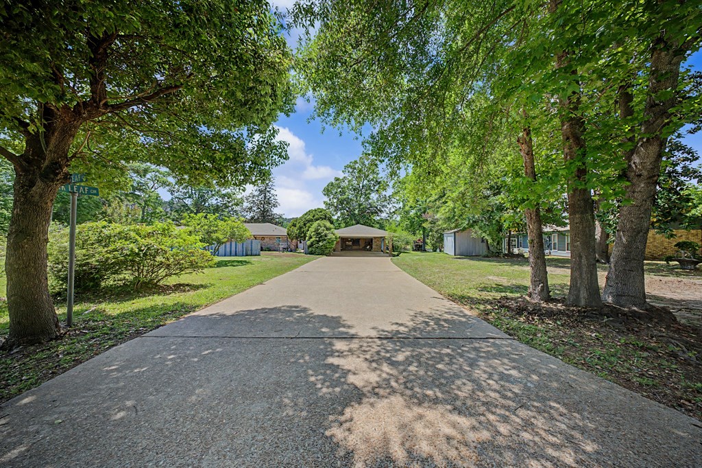 212 Oakleaf Circle