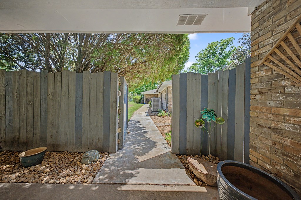 212 Oakleaf Circle