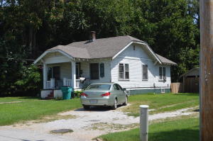 Single family investment package.This is part of an investment package. Can be sold as a package or individually. Parent listing: 60227018