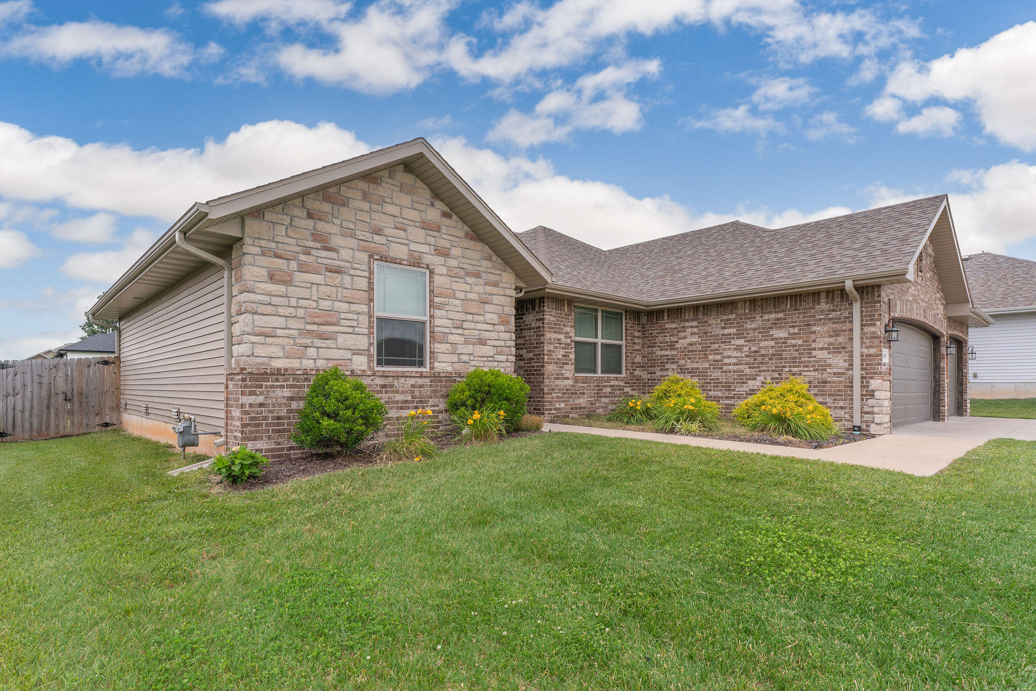 Republic schools! This home features a great open layout floor plan. The kitchen features a large center island, granite counter tops and stainless steel appliances. The spacious master suite boasting dual sink vanity, walk in tile shower and a separate jetted tub. There are 2 additional bedrooms and another bathroom. The spacious backyard is fully fenced and there is irrigation in the front and backyards. This home is move in ready, call for your private tour today!