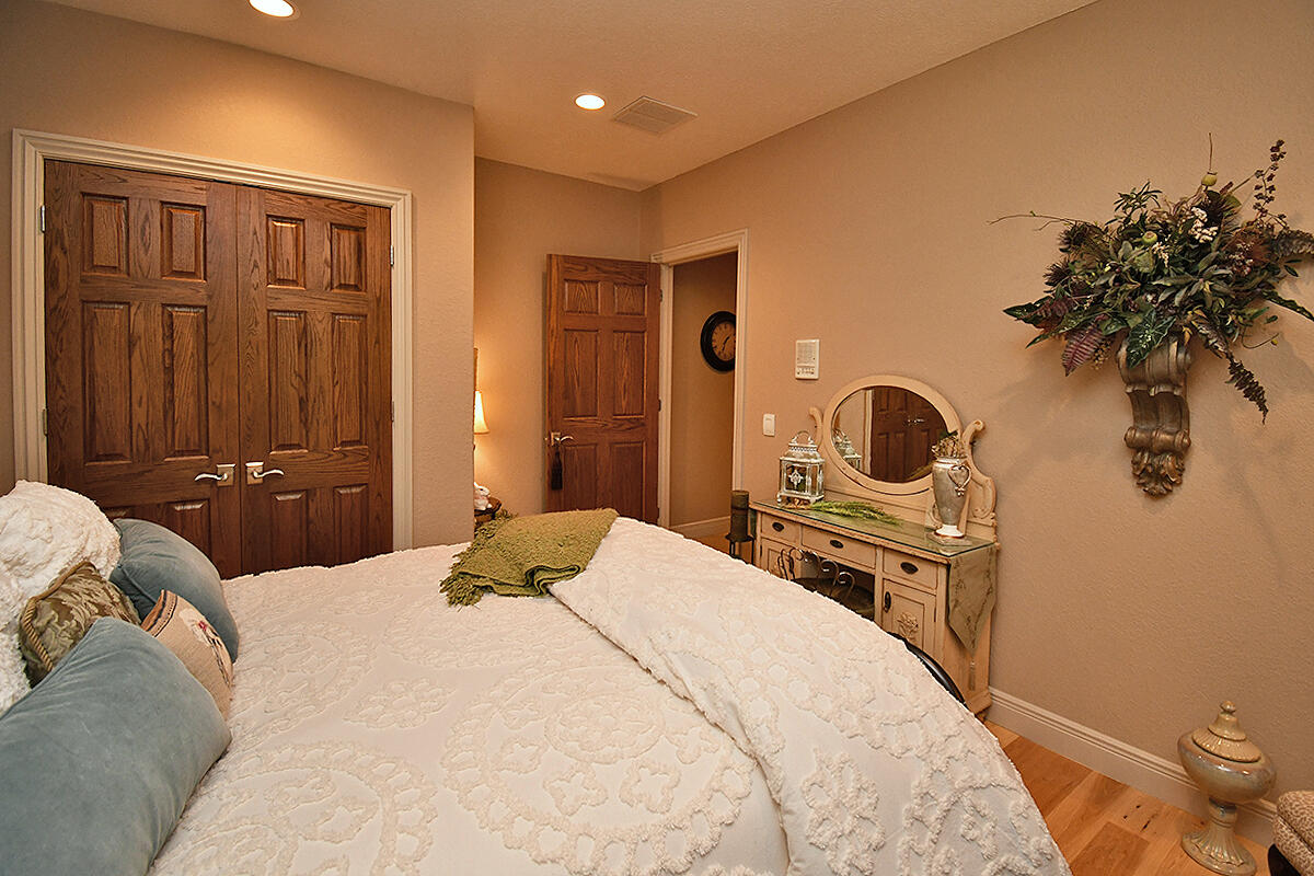 Eagle Crest Acreages - Residential