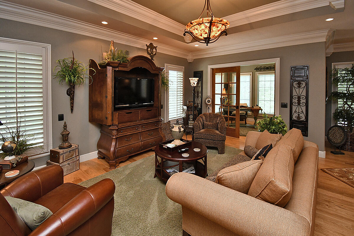 Eagle Crest Acreages - Residential