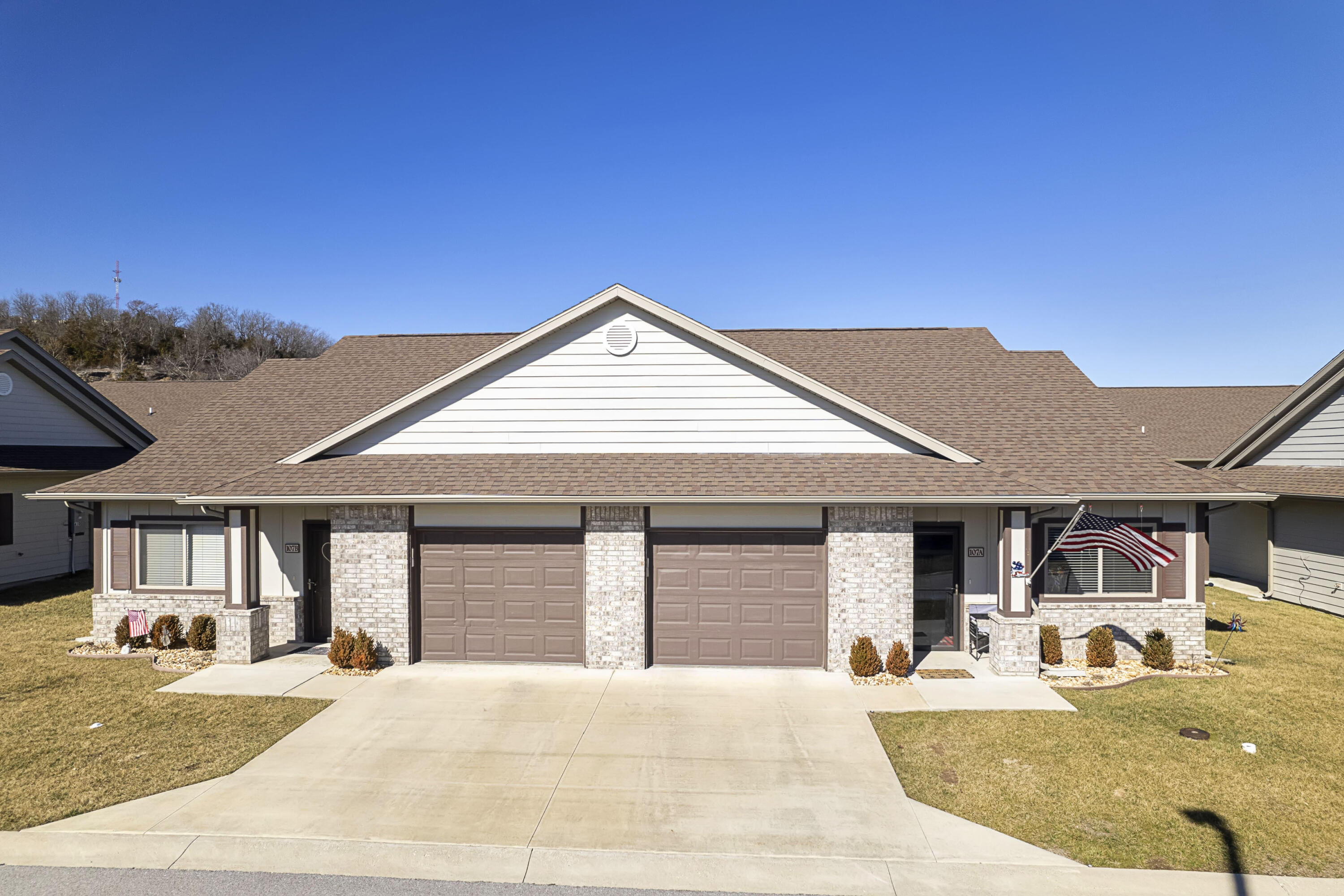Don't miss this beautiful home loacted right in the heart of Branson! This 55+ community offers a clubhouse with a fitness center, a gated community, and close access to grocery stores, shopping, and restaurants. This home boasts beautiful quartz countertops, LVT flooring, and hardwood cabinets. Don't worry about lawn maintenance, the association does it for you! This 2 bedroom 2 bathroom duplex has all you need and more!