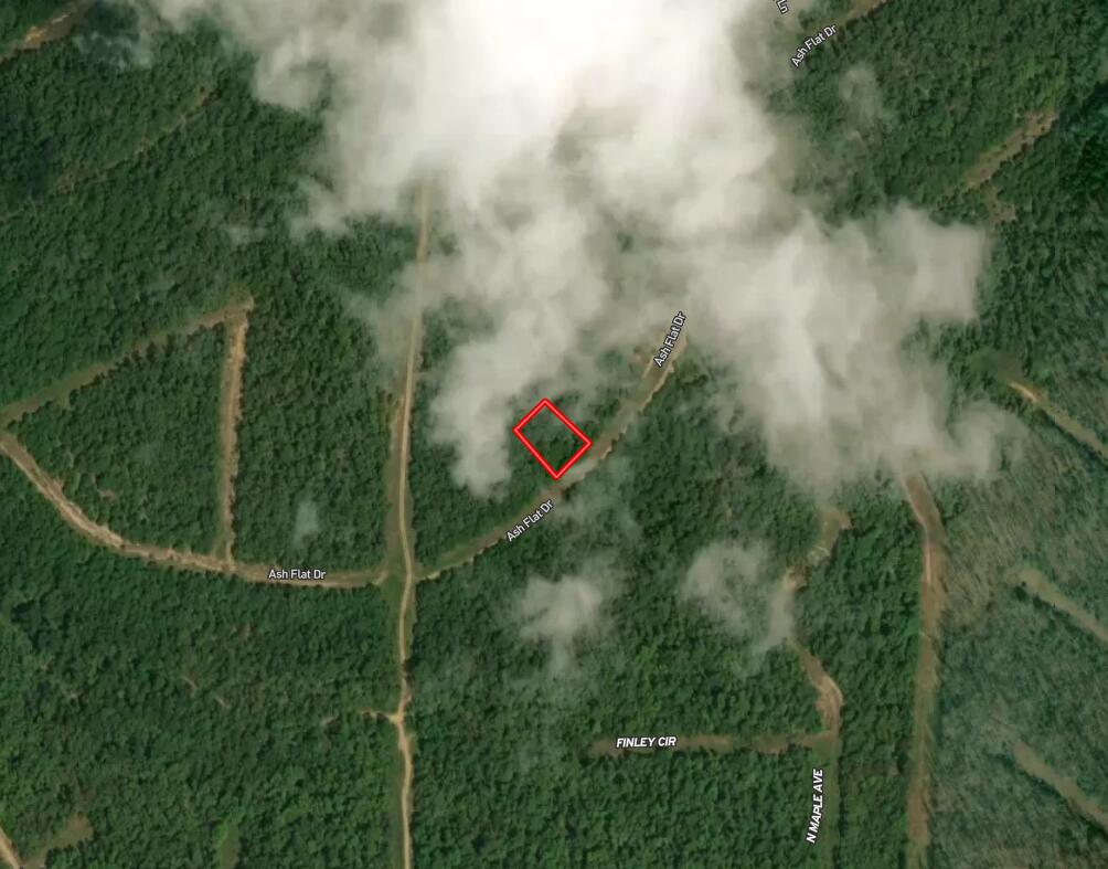Land for sale near the lake in Arkansas. Here is your opportunity to buy a beautiful piece of land in peaceful Horseshoe Bend. It is the perfect place to build a home or to use as a vacation get-away in a charming community. Located in the foothills of the Ozarks. Horseshoe Bend has a total of five area lakes, low taxes, and very southern friendly people. Two golf courses are nearby, there are also many other amenities such as tennis courts, indoor swimming pools, resorts, spa, convenient shopping and a variety of restaurants.