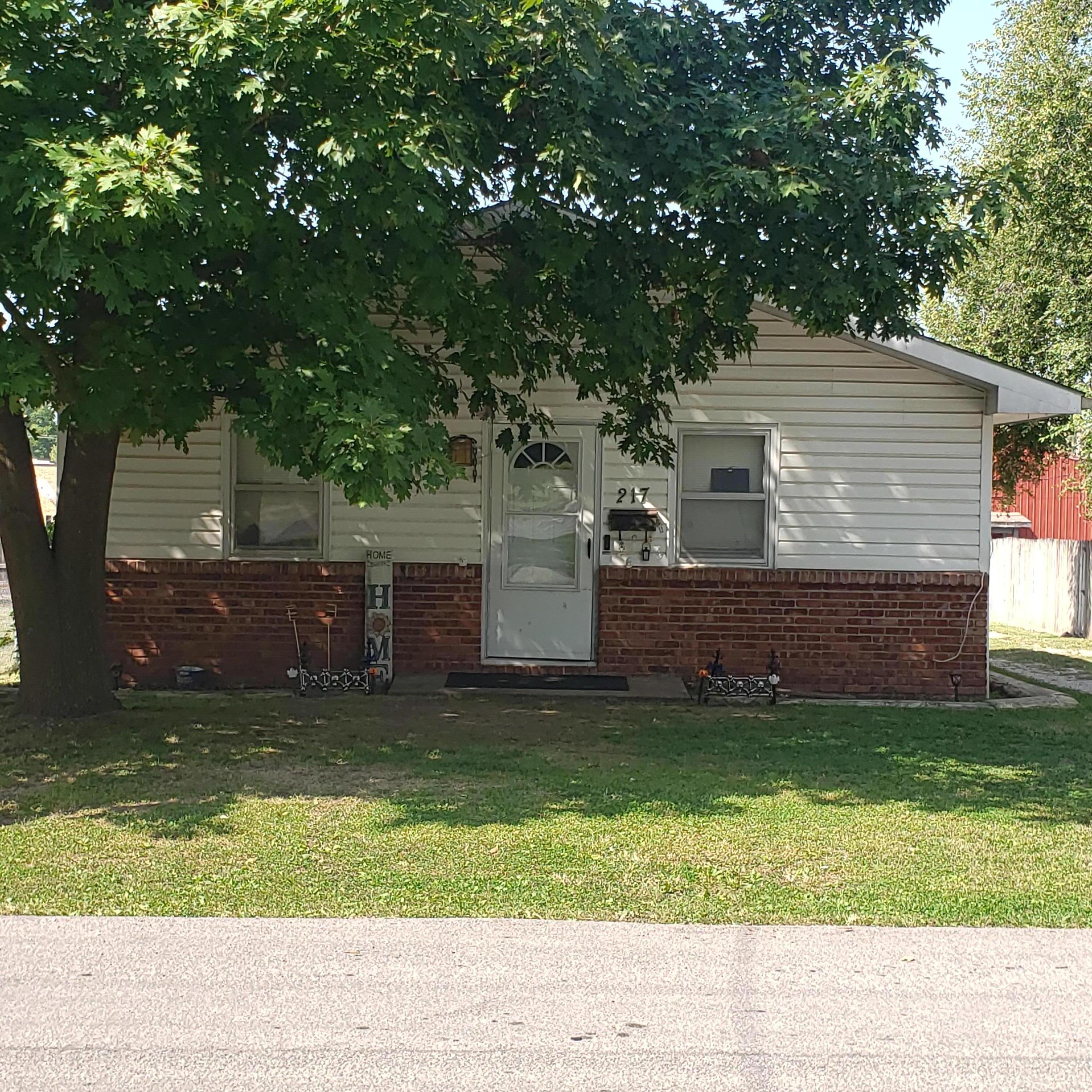 charming bungalow right in the heart of Republic.  Walking distance to Elementary schools, main street businesses, churches and city offices.  2 bedroom, 1 bath, with no hall to utilize every foot of space.Make a great rental or 1st home for small family.