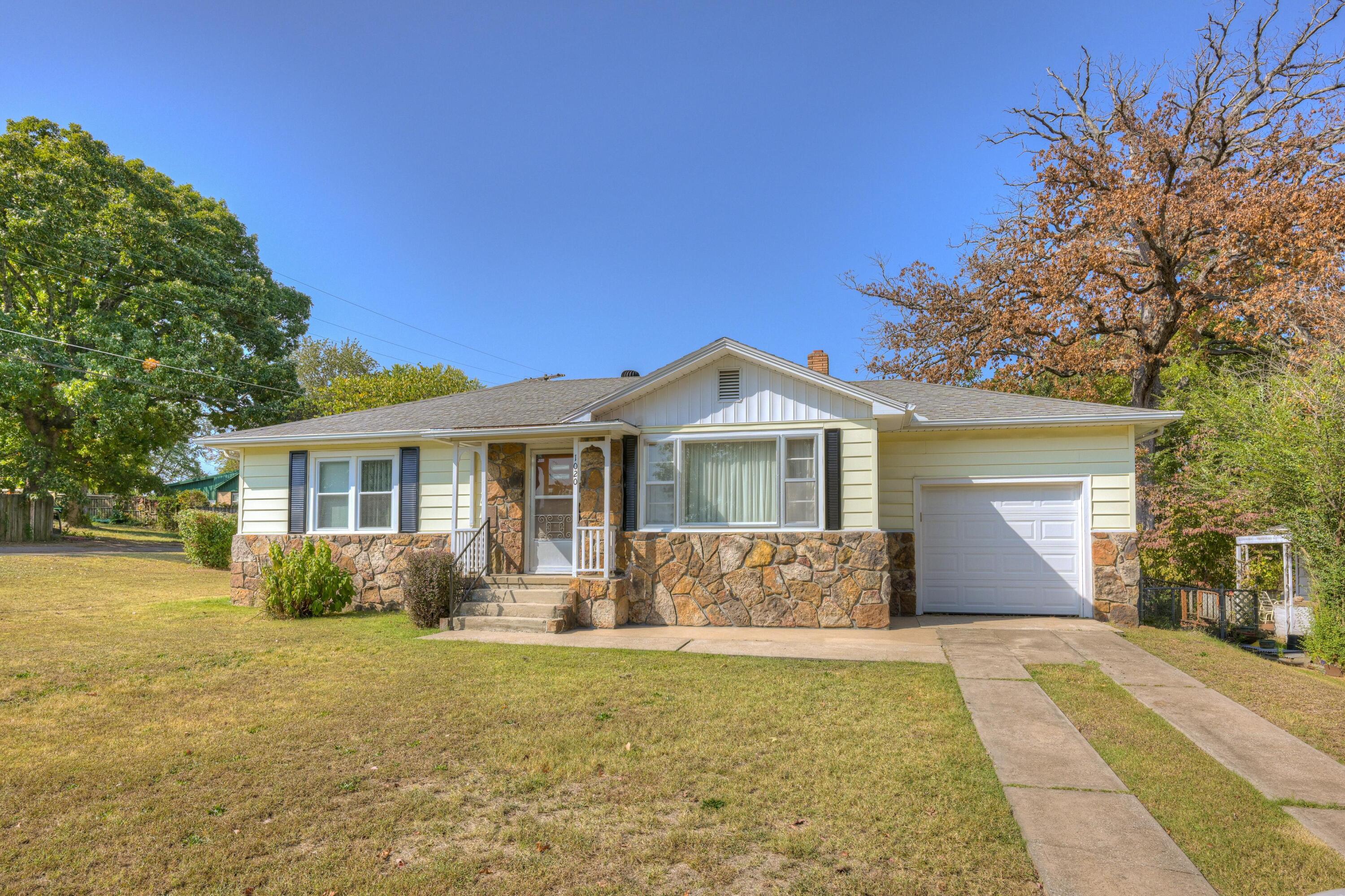 This level corner lot offers lots of parking and great access for both attached garages (20c26 and 12x23) and the storm shelter. Split bedroom, one level bungalow offers two open living areas flanking the eat-in kitchen. Mud room entry from the fenced backyard provides space for pantry storage. Barely 4-year old 90% efficiency HVAC system is sure to keep you cozy all winter and cool all summer. Laundry closet conveniently located in master bathroom.