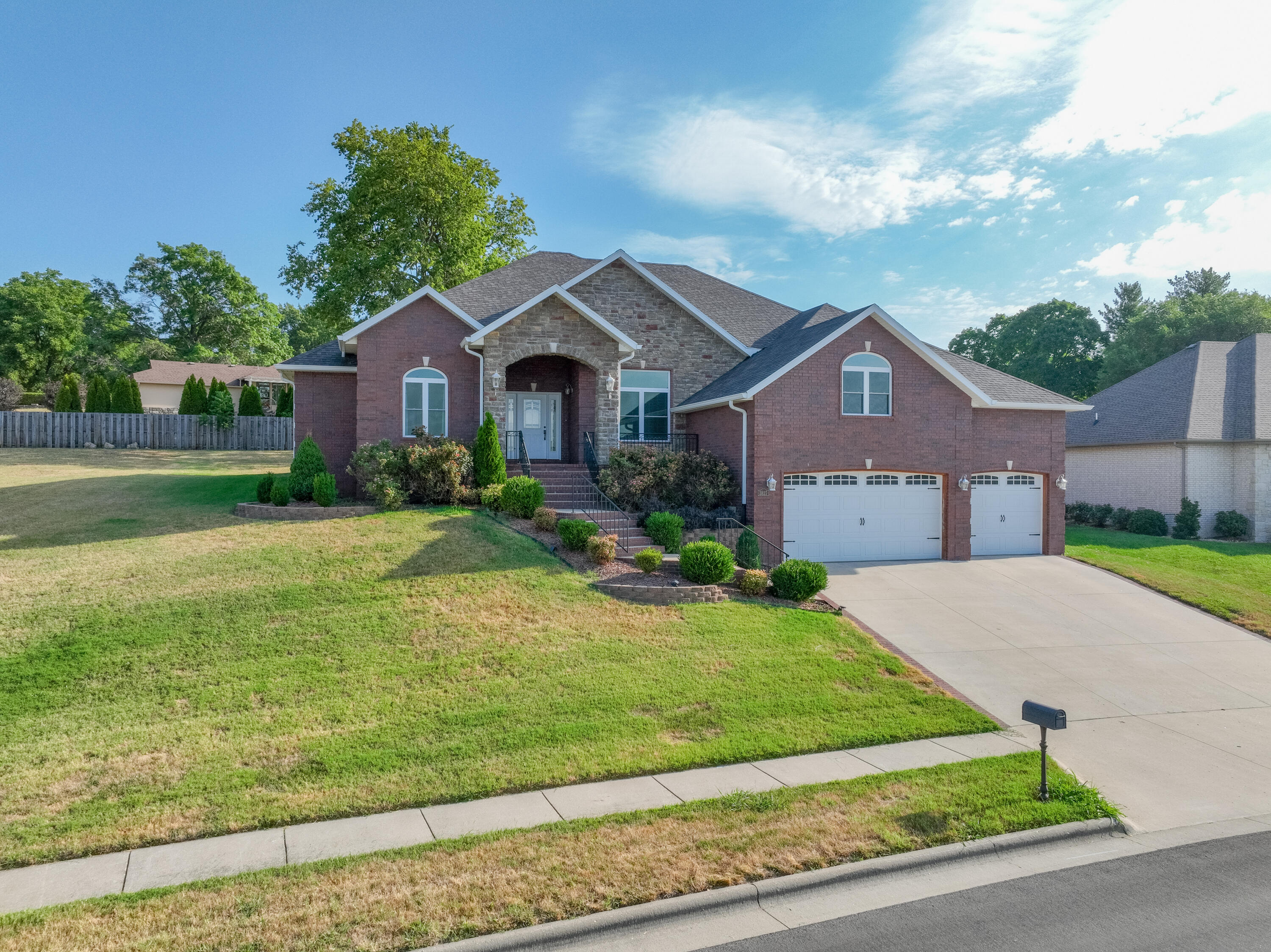 All brick home located in the desirable Ruskin Heights. This is the perfect house for entertaining! Open concept design with 3 living areas, eat-in kitchen, 7 Ft. kitchen bar, plus a large formal dining area. The spacious master bedroom features an ensuite bathroom with walk-in shower and soaking tub. There are endless possibilities for the upstairs bonus space which has its own wet bar and closet. You will find real hardwood floors, granite countertops and molding throughout the home.  Conveniently located and close to multiple parks, shops and restaurants.