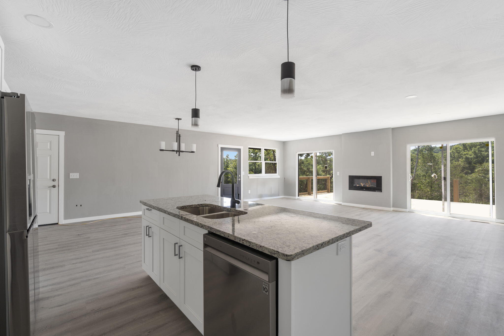 Oak Creek Parkway - Residential