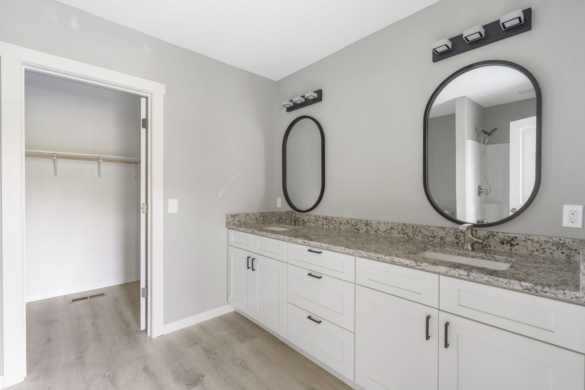 Oak Creek Parkway - Residential