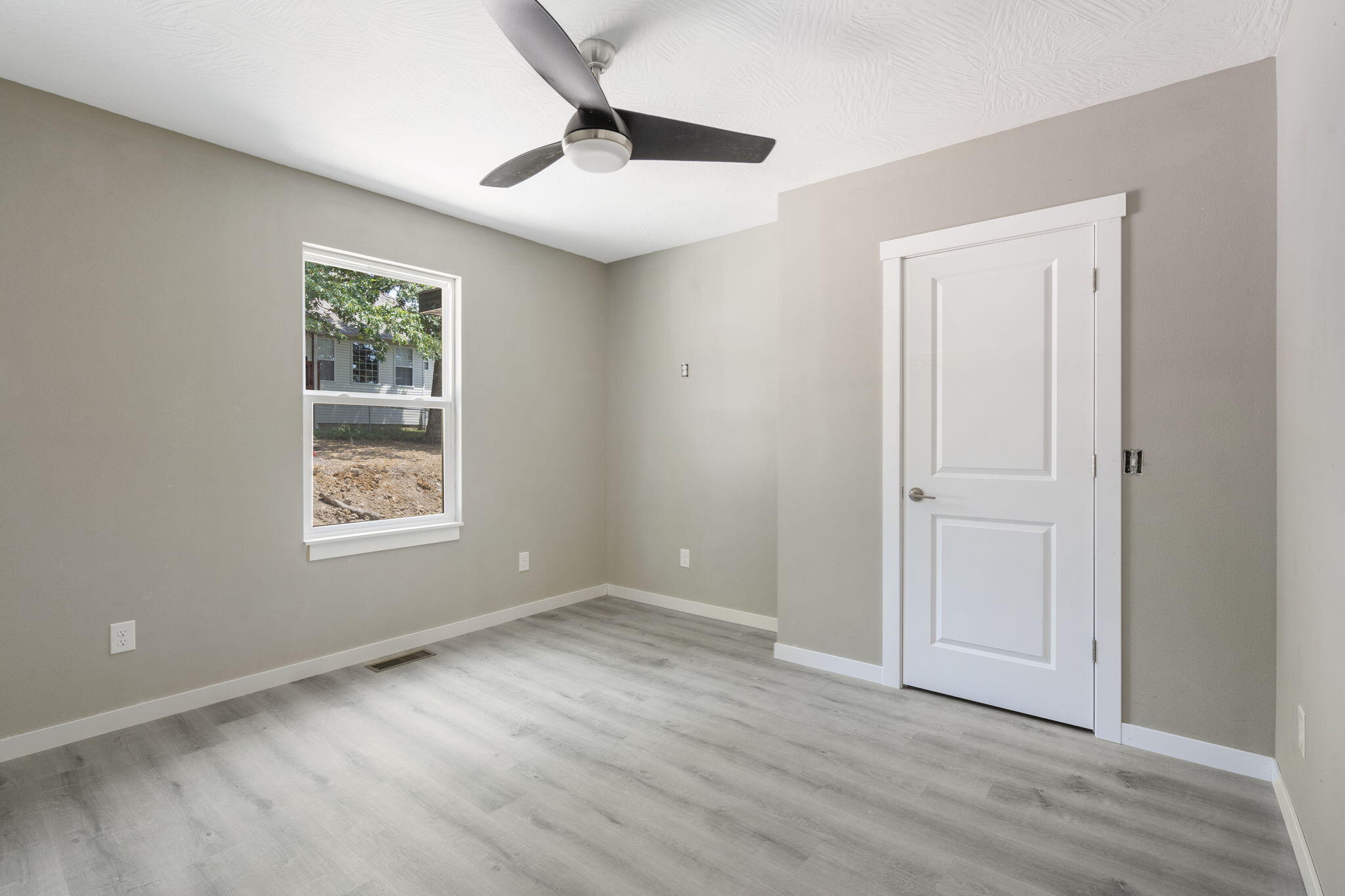 Oak Creek Parkway - Residential