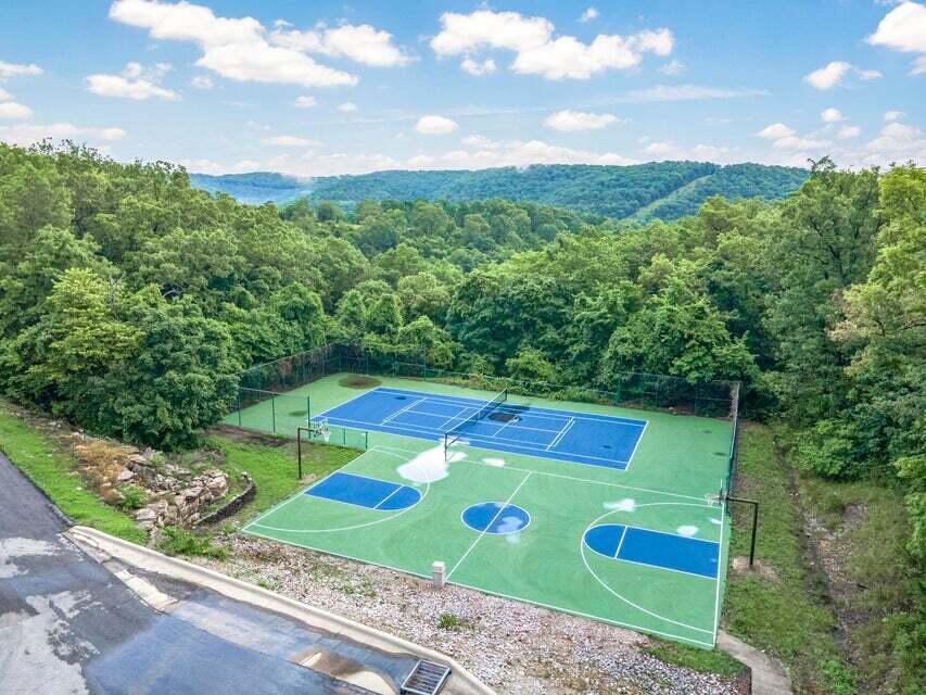 Oak Creek Parkway - Residential