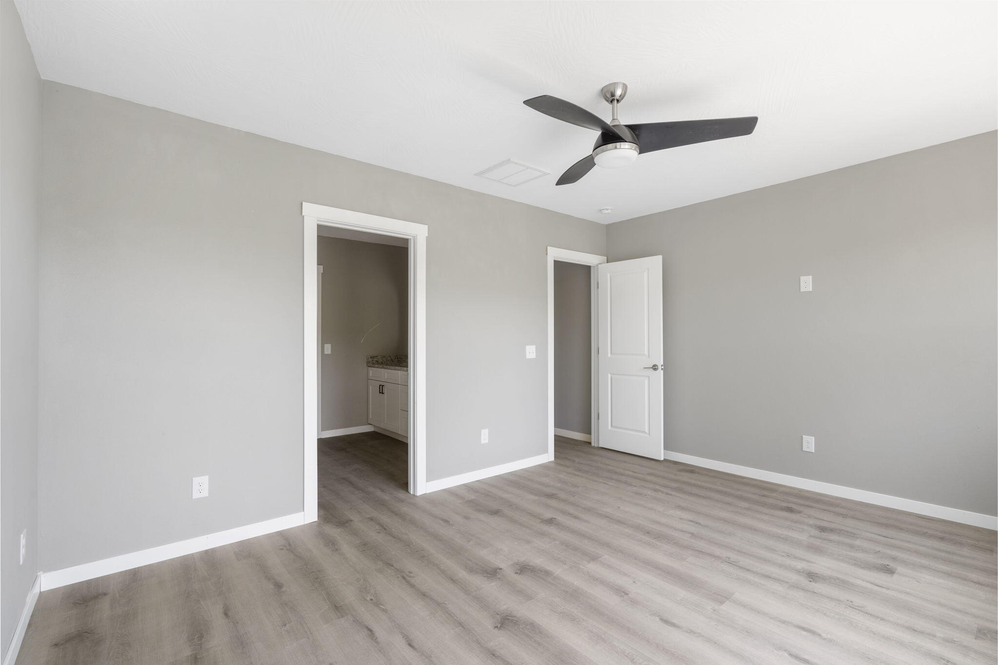 Oak Creek Parkway - Residential