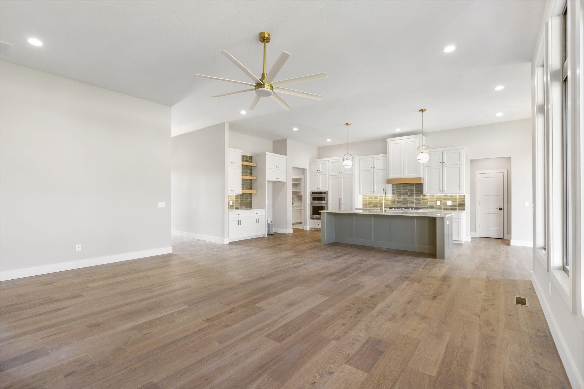The Lakes Wild Horse - Residential