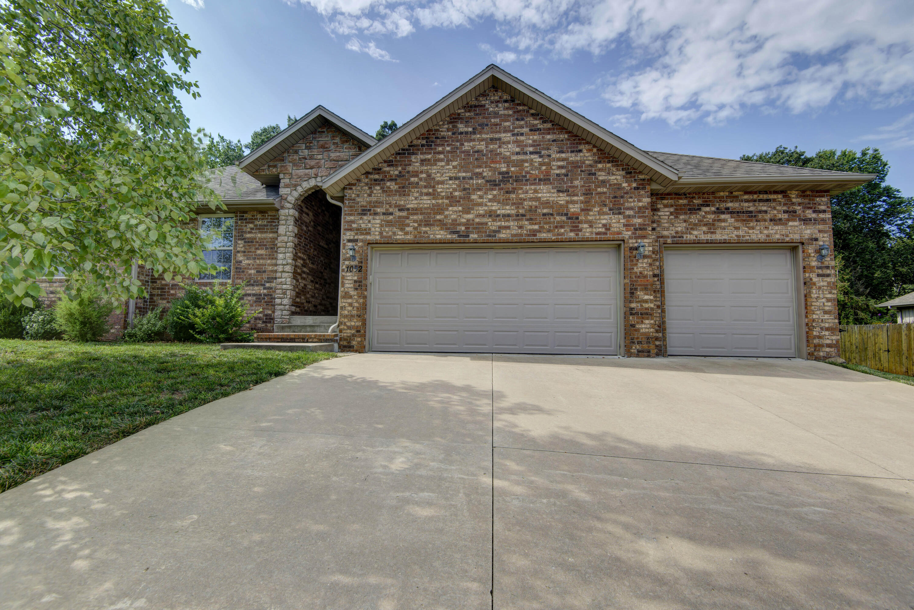 Beautiful home in desirable Nixa School district! This home features 3 bed, 2 bath and a 3 car garage.  Open floor plan with vaulted ceilings in living room and corner fireplace. Master suite has tray ceiling, dual sinks and walk in closet.  Spacious privacy fenced yard, great location and much more. Schedule your private showing today to see this lovely home! Home warranty is being provided by seller.