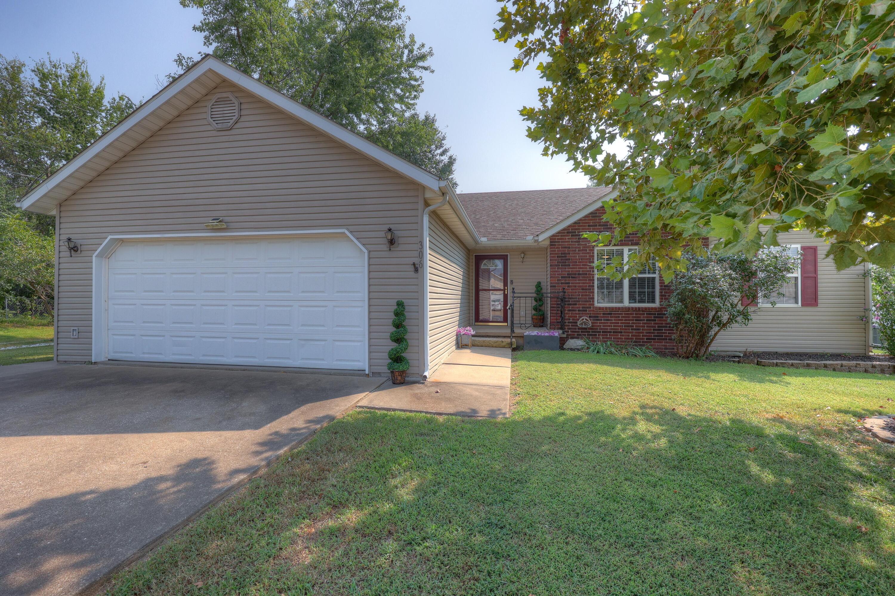 Welcome to 306 Gault St., a delightful home in the heart of Carl Junction. This inviting residence offers a perfect blend of comfort, style and convenience.  The main living areas have been upgraded with new laminate flooring.