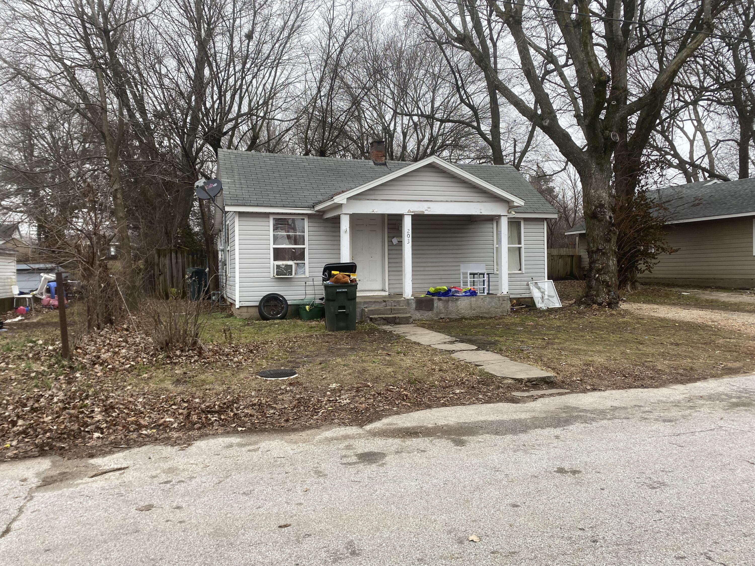 Great investment opportunity. This property makes a nice little rental or a perfect fit for that 1st time home buyer!