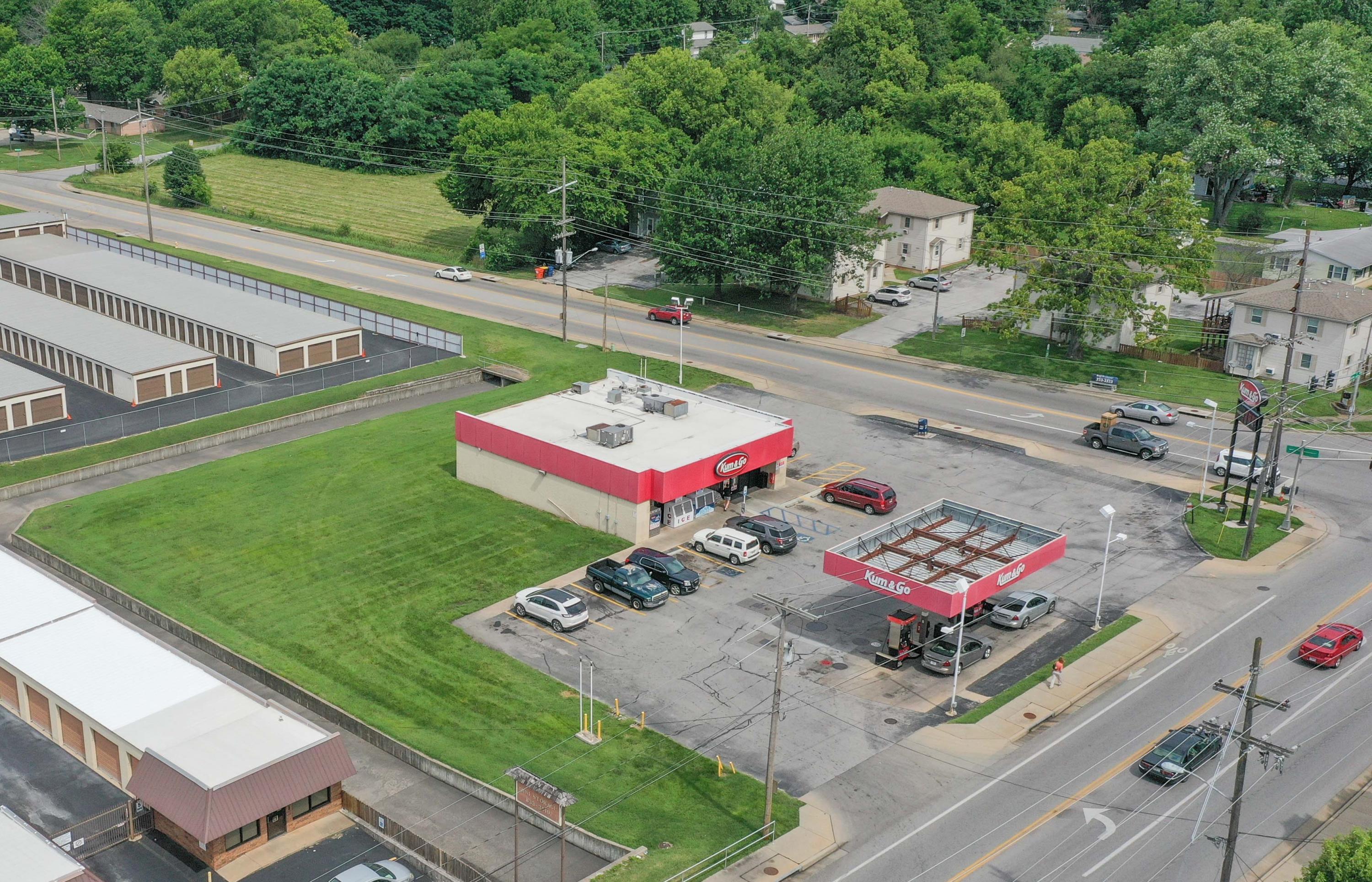 NNN lease investment opportunity. Property is currently leased to Kum & Go through 8/1/28 with monthly rent of $3063.53. Located in high traffic area at corner of National Ave & Norton Rd.
