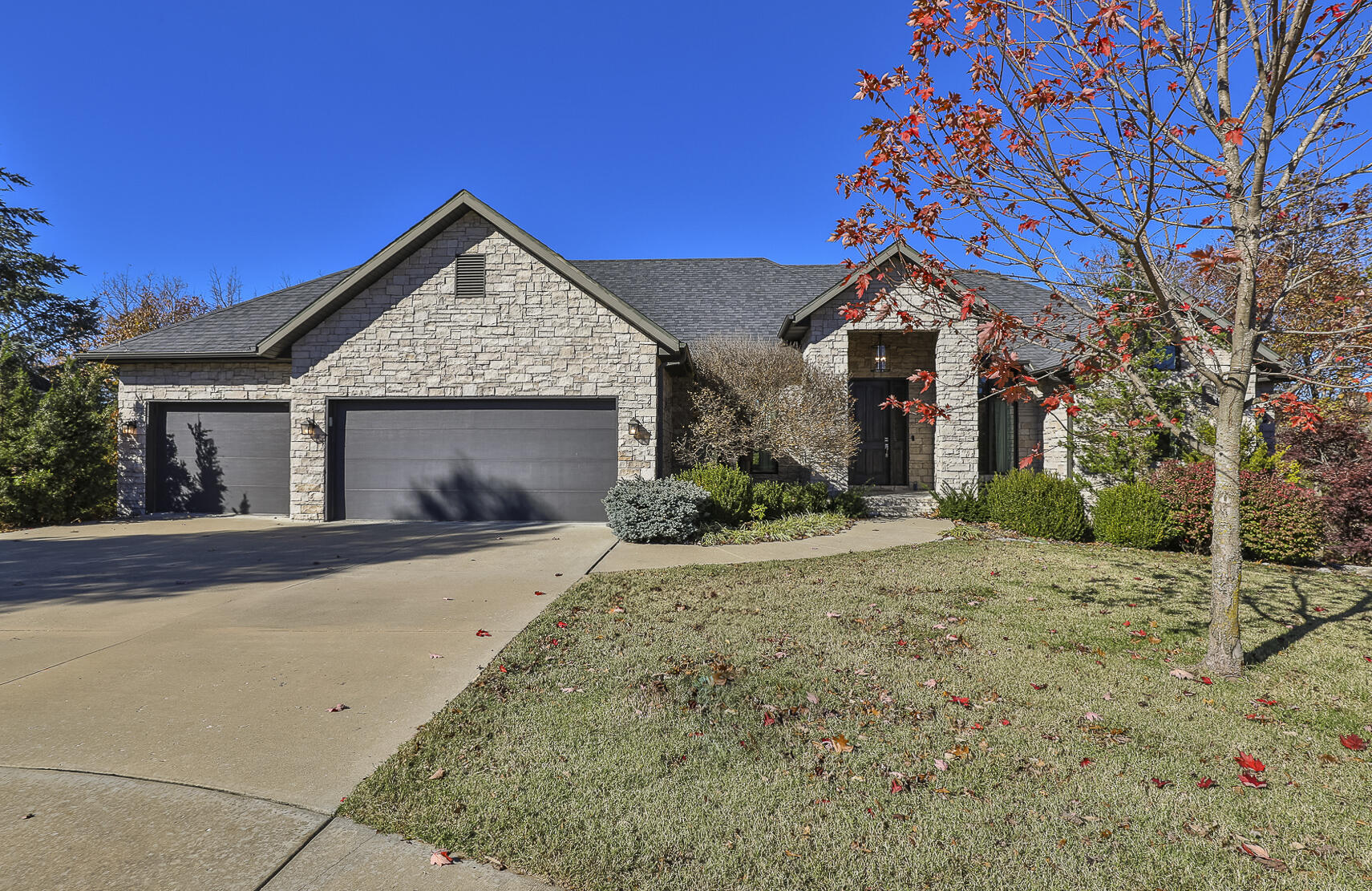 Come take a look at this beautifully designed 5 bedroom 4 bathroom walkout basement home situated in Stone Meadow!Discover the perfect blend of elegance and comfort in this stunning 5 bedroom 4 bathroom home on half an acre. Step into the living area, where soaring ceiling and large windowscreate an airy atmosphere, enhanced by the captivating presence of a gas fireplace. The tastefully selected hardwood floors give a touch of sophistication. The kitchen features whiteshaker cabinets, a gas range, and stainless steel appliances. Don't miss out and schedule a showing today!