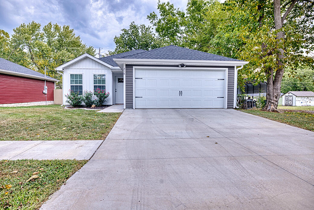 Welcome home to this one owner, extremely well maintained cottage style home in Webb City Schools that was built in 2021.  Kitchen comes equipped with matching appliances, custom cabinets, granite countertops, eat-in bar and island and a panty.  Better than new construction, because blinds and landscaping have been added for you.  If interested, sellers willing to leave barstools that fit perfect around island.  8 years remain on the transferrable, builder warranty.  Security system stays, monthly fee is based on level you choose.