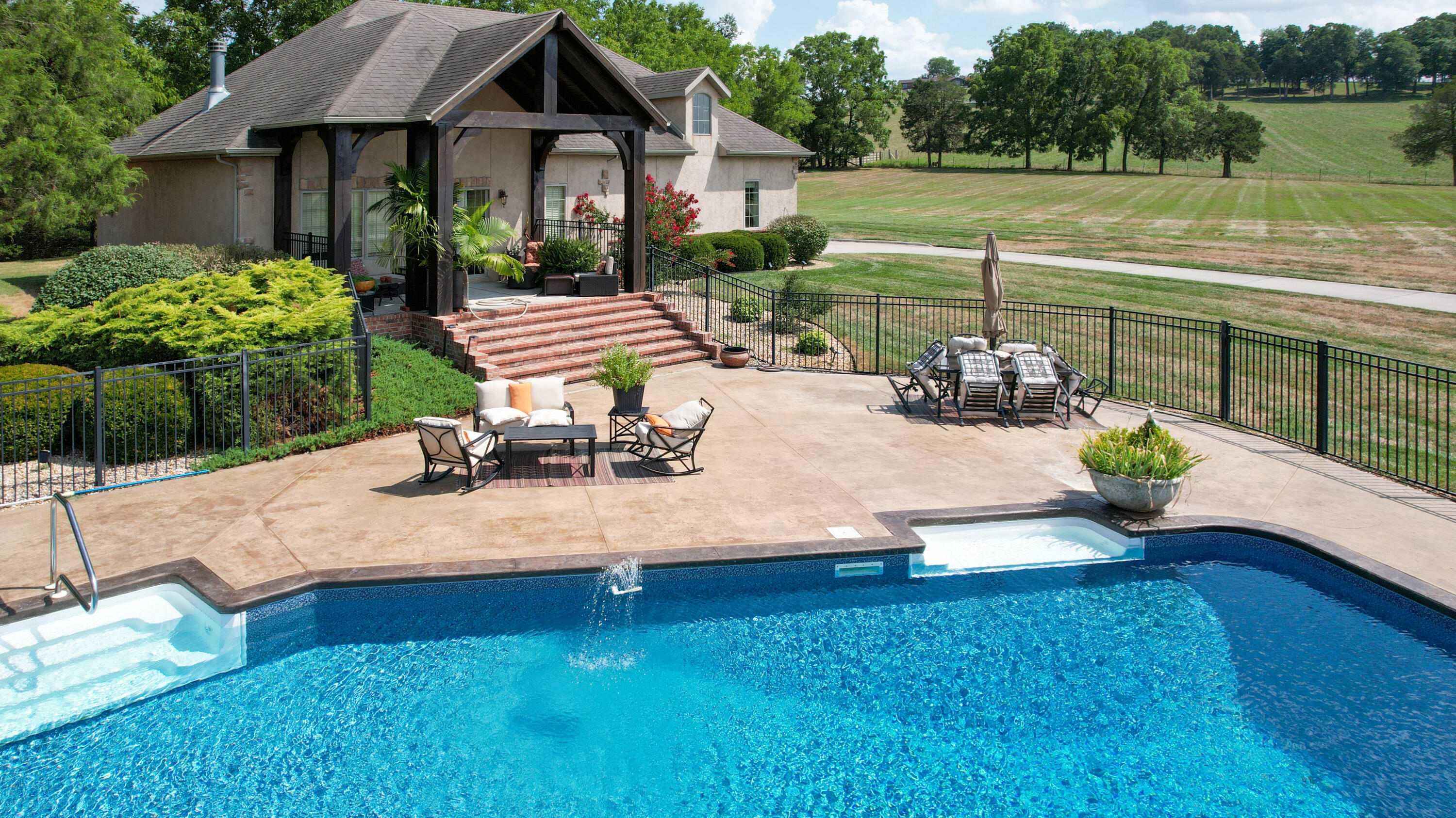 River Bluff Est - Residential