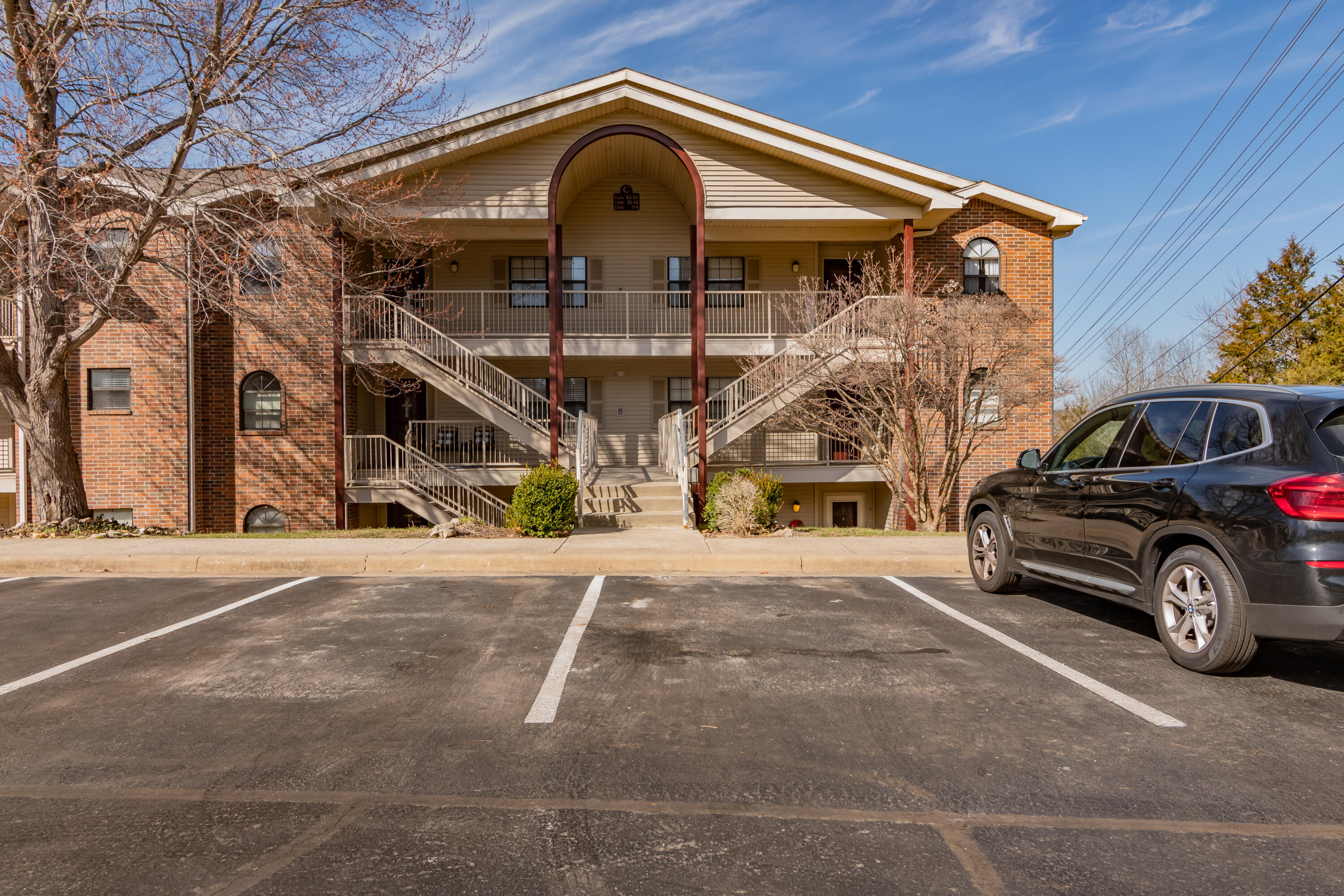 Great 2B/2B condo located in the The Foothills at Thousand Hills. The Foothills offers a clubhouse, indoor & outdoor pool, sauna, hot tub and fitness room. So whether you're looking for your forever home, personal getaway or an investment as a nightly rental, this one will fit your needs and it's being sold turn-key! You can even play a few rounds of golf on the Thousand Hill's course. Located in the heart of Branson, you'll be near all the shopping, entertainment and dining that it's famous for. You can enjoy some Table Rock Lake fun at State Park Marina or head out for some thrills at Silver Dollar City, both of which are only 15 minutes away!