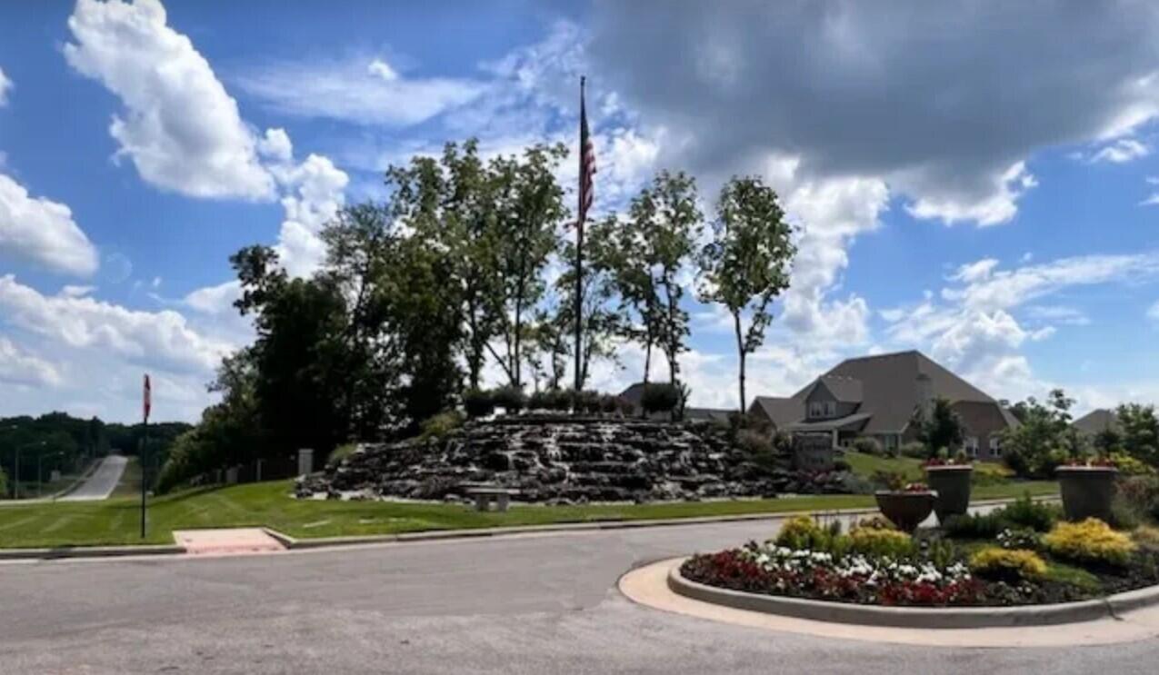 Anthony Park is a fabulous South Springfield neighborhood with Pool, trash service, pickleball court, basketball, community center and walking trails.All of this and very close to area hospitals, shopping, schools, restaurants, and entertainment. This exclusive new addition in Anthony Park has 44 wonderful building sites.