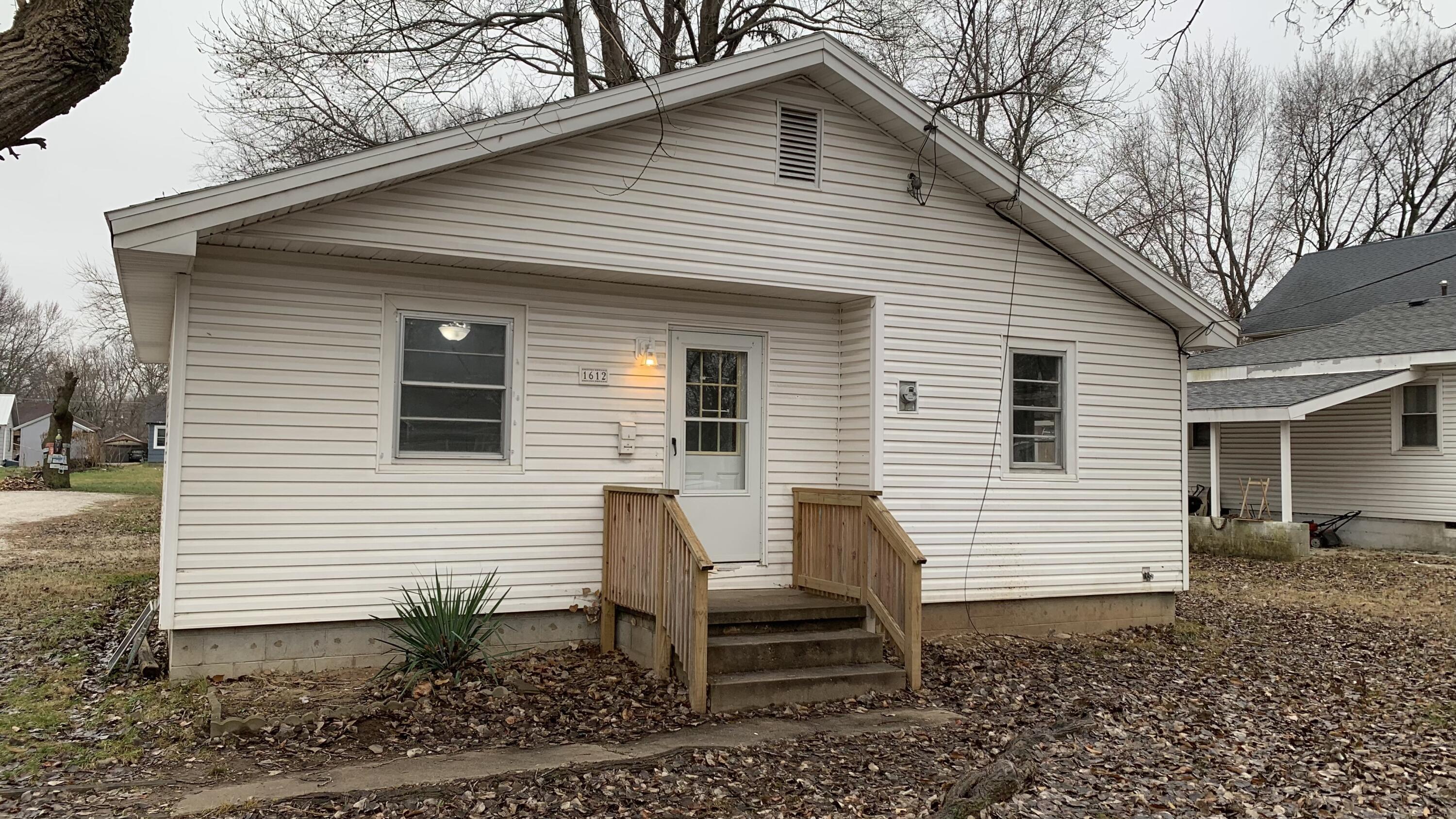 Call agent for questions/showings! Newly remodeled 2 bedroom/ 1 bathroom single-family house for rent. Home has many recent updates and accommodates private driveway parking for tenants. Home is in Central school district. 1+ year lease term with first months rent,  $950 deposit, & tenant fee due at signing. No pets allowed. Qualified tenants are able to provide proof of employment, favorable credit history, and satisfactory rental history.