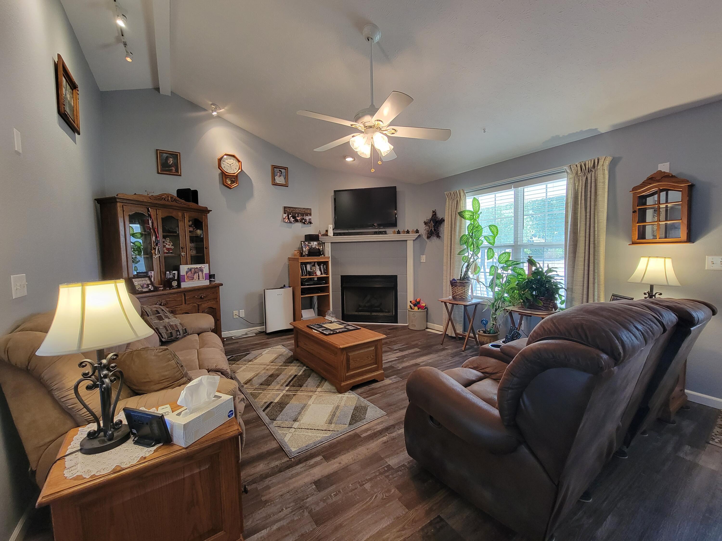 Apple Ridge Est - Residential