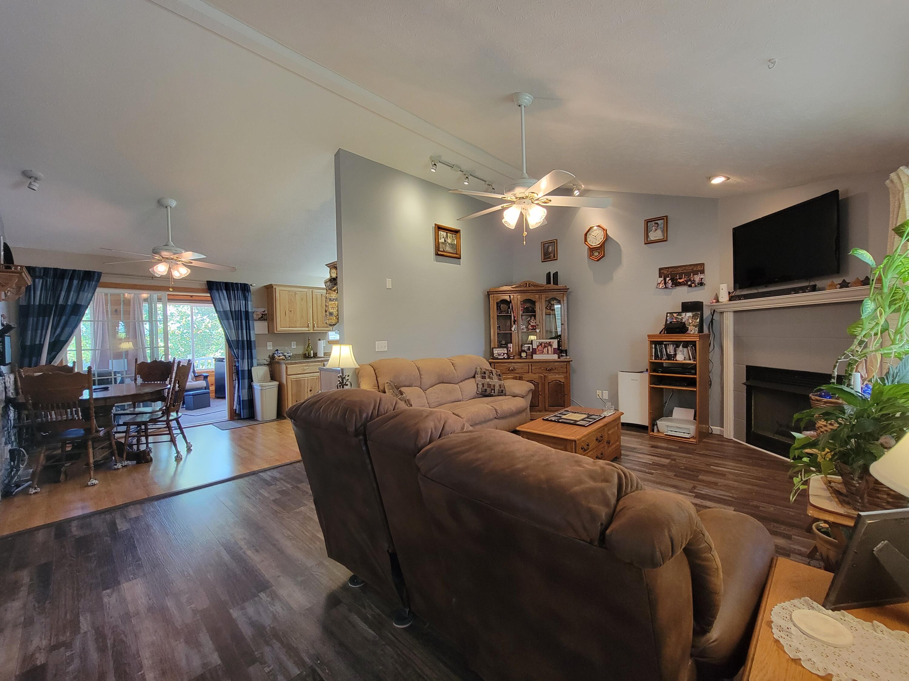Apple Ridge Est - Residential