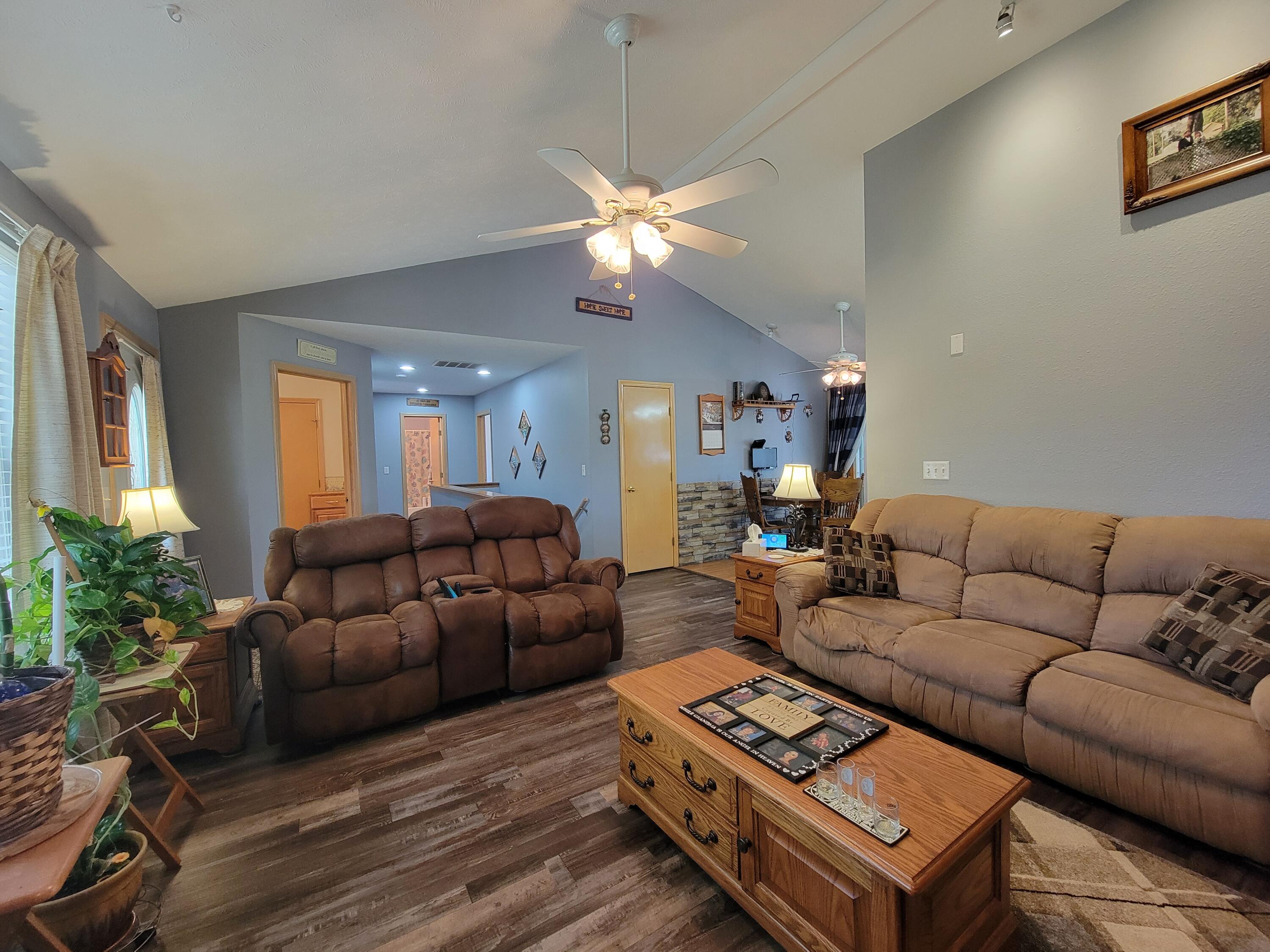 Apple Ridge Est - Residential
