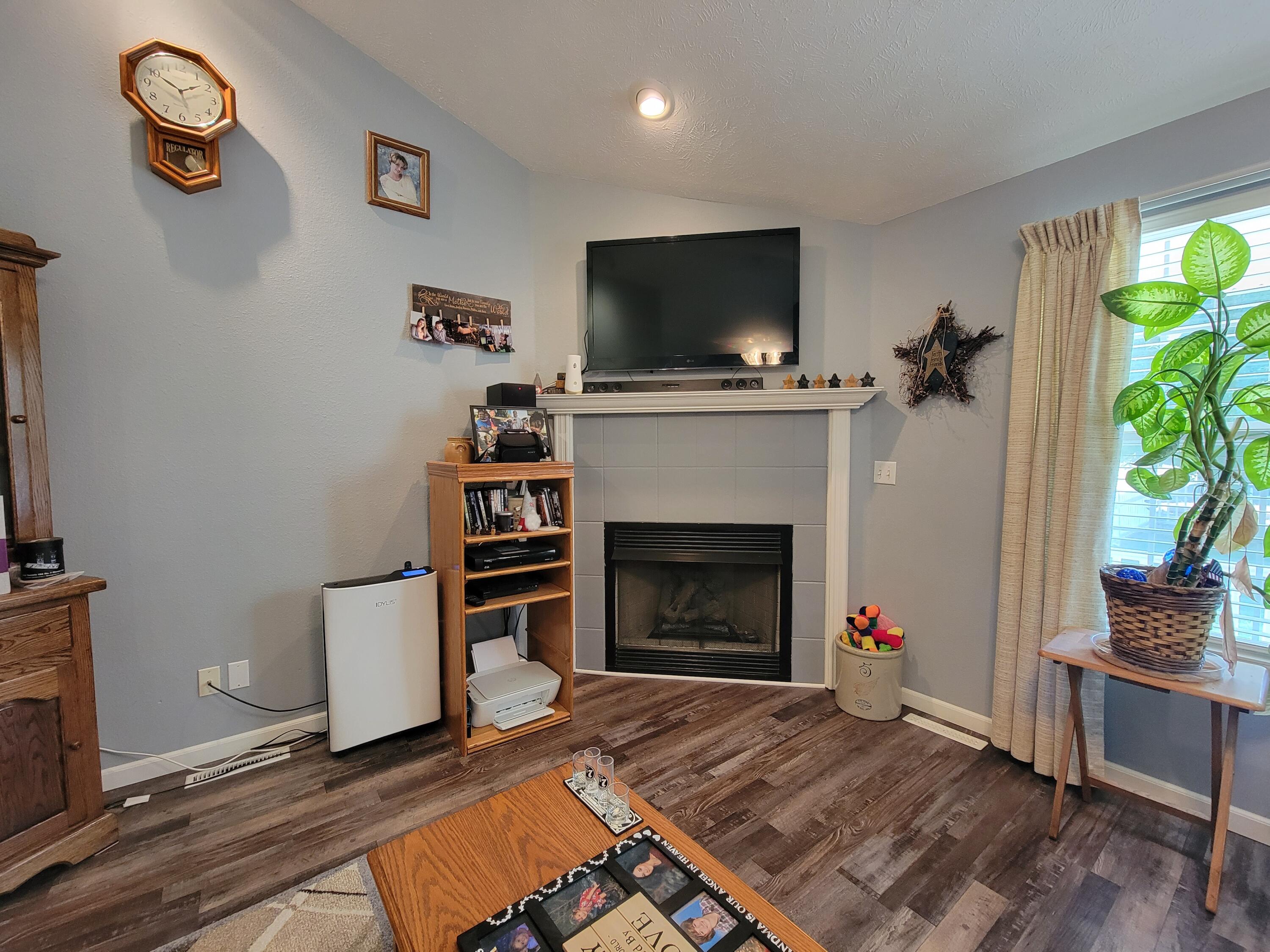 Apple Ridge Est - Residential