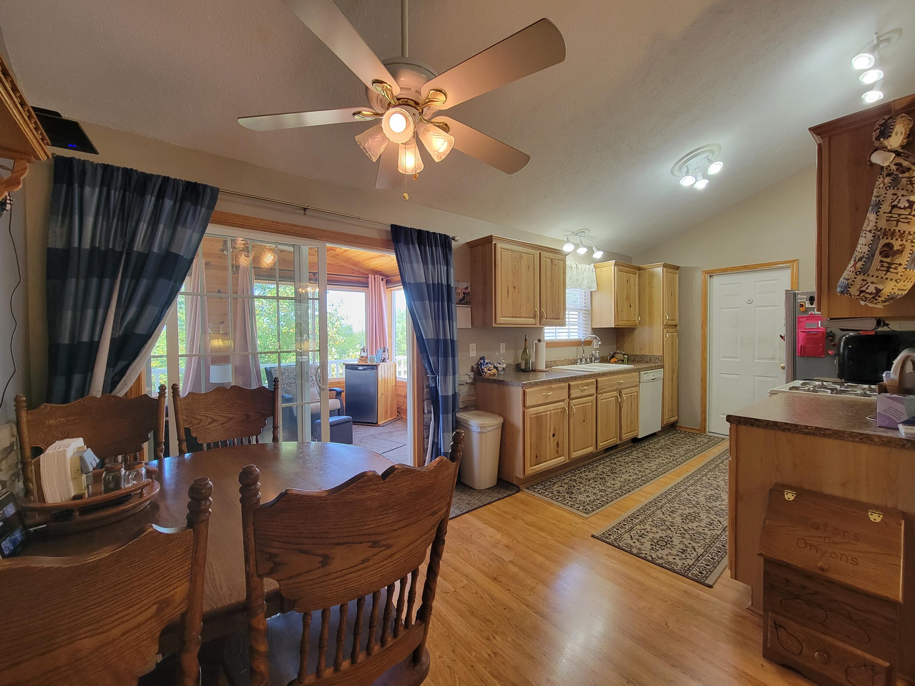 Apple Ridge Est - Residential