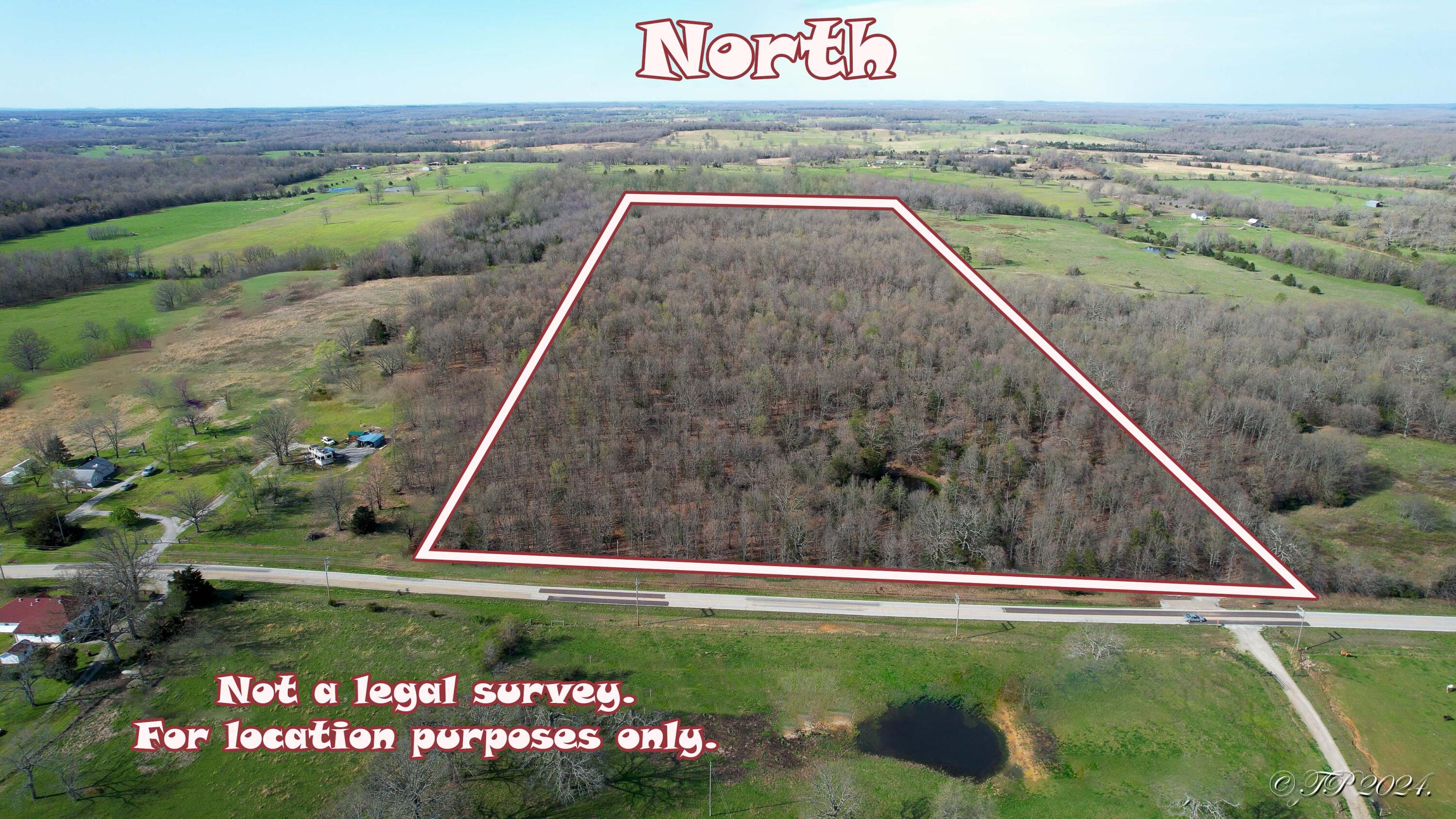 40 Acres in the heart of the Ozarks, just minutes from Norfork lake and West Plains. This property features 3 ponds, new entrance, highway frontage, large mature timber and very nice building spots as well as an abundance of wildlife. This would make a great place to build your forever home or us a recreational property.