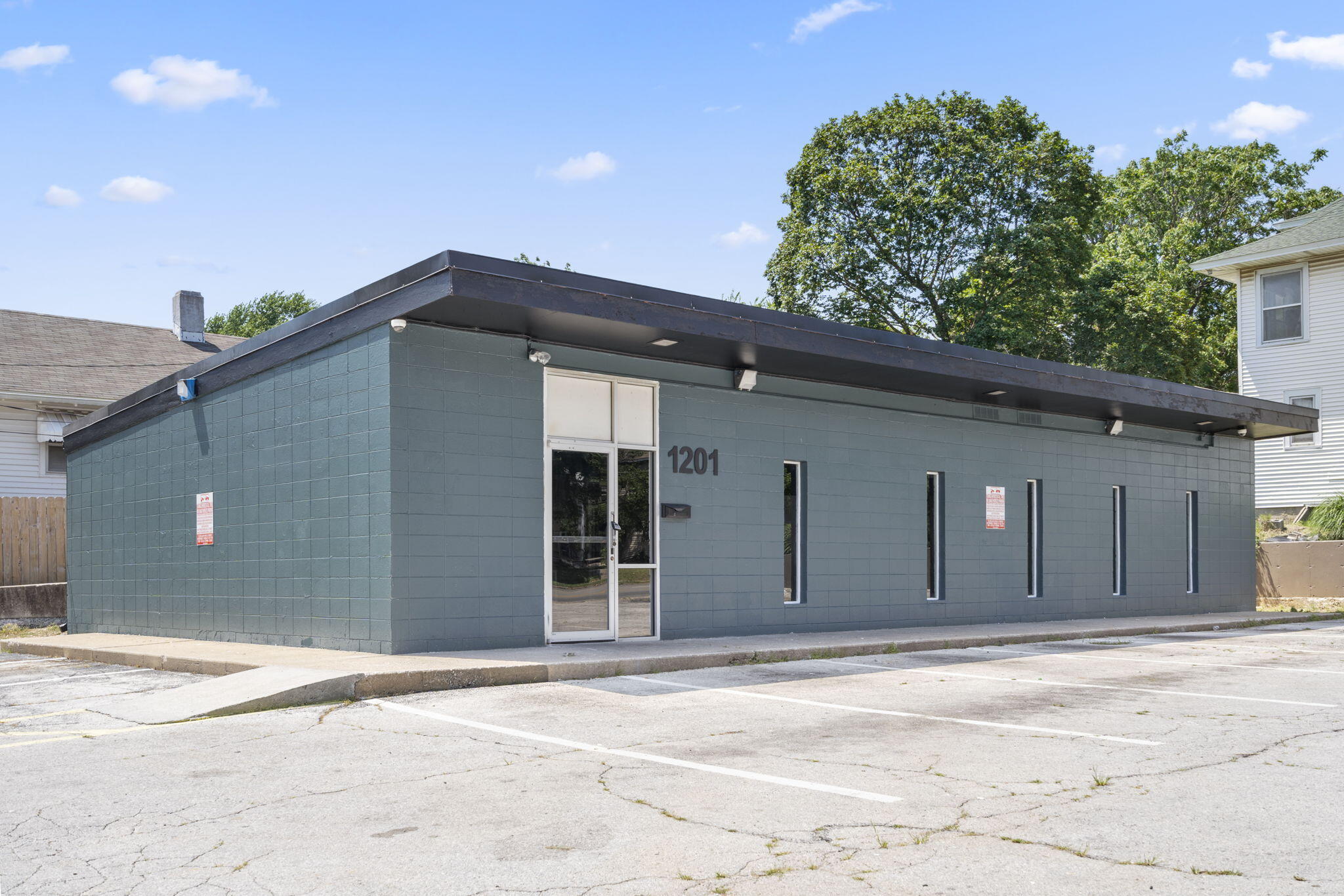This completely remodeled building that offers ample amounts of parking is located in the heart of Springfield and only a few blocks from downtown, MSU, OTC, Drury, shopping, restaurants and more! But you know whats even more appealing?! Another parking lot just to the south of this building that offers even MORE parking -- Perfect for tow companies or businesses needing extra parking! The building offers the option for office space, storage space or industrial space and a private bathroom. Call for your private showing today! Tenant to confirm proper zoning for any possible future business. Owner is flexible on lease term but prefers long term tenants. One months deposit and first months rent is a minimum for all interested tenants. Tenant is responsible for all utilities. Tenant is also responsible for renters insurance and $50 yearly lease increase to cover tax increases. Fridges are not currently working but can be hooked up per tenant request.