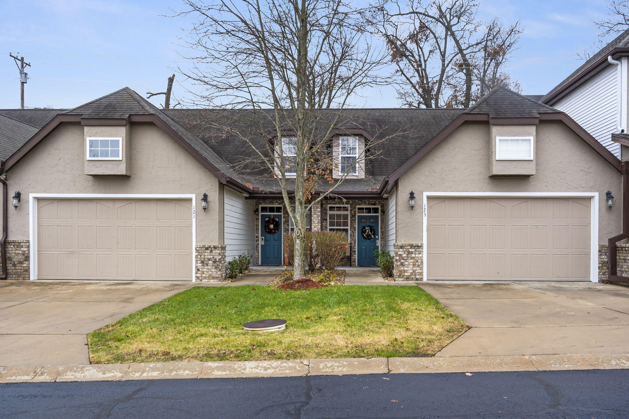 Here is your investment opportunity -desirable and elegant gated town home / condominium community at The Residence at Thousand Hills. This is a great place to call home full time or as a second home, or as an investment property for long or short term vacation rental.  Enjoy the peace and quiet of a private setting with Thousand Hills Golf course across the street?  this well-appointed  3 bedroom 2.5 Bath residence with high ceilings has been well maintained inside and out.  It is fully furnished for a turn key opportunity.  Spacious room sizes and ample living space add to your enjoyment.  The  kitchen, living room, laundry, master bathroom and garage all on the main floor! The private pool for only The Residence owners, along with a quality clubhouse and amenities including basketball court, indoor and outdoor pool, work-out facility and  more make this a perfect place to call home in the Ozarks!